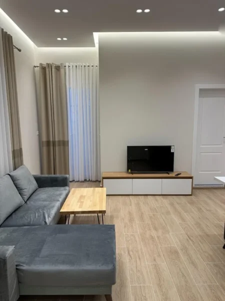 Tirane, jepet me qera apartament 2+1 Kati 1, 80 m² 600 € (Don Bosko)