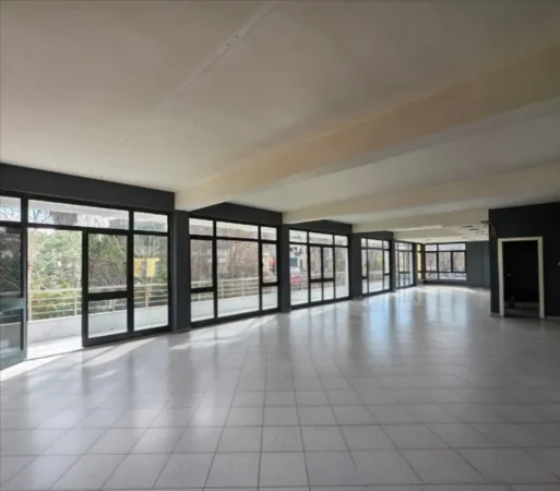 Tirane, jepet me qera ambjent biznesi Kati 1, 80 m² 1.800 € (Laprake)