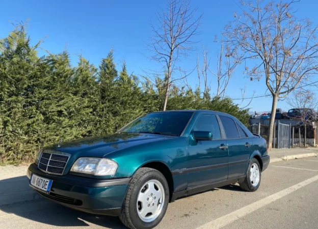 Fier, shes makine Mercedes Benz 250 TD Nafte, jeshile manuale 200.000 km 5.500 €