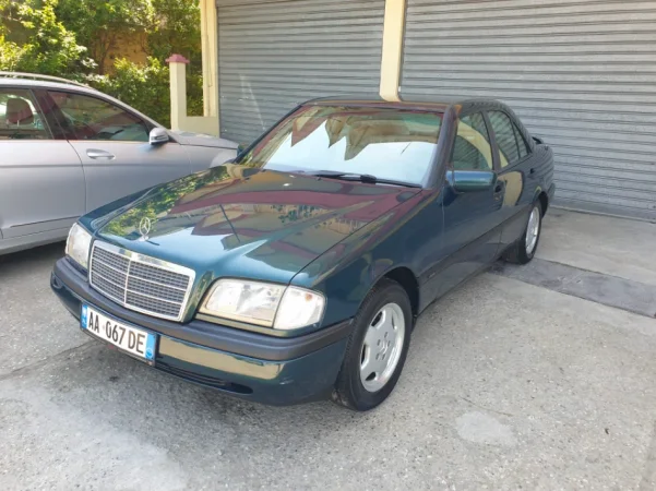Fier, shes makine Mercedes Benz 250 TD Nafte, jeshile manuale 200.000 km 5.500 €