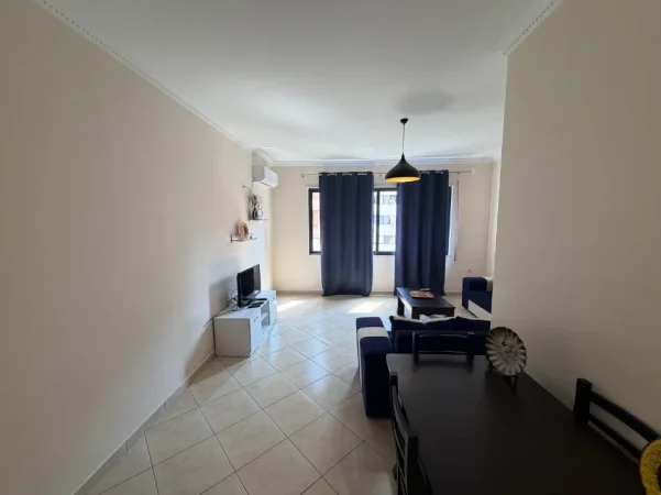 Tirane, jap me qera apartament 2+1+Ballkon Kati 5, 100 m² 550 € (Rruga Tom Plezha, pallati Big Pjata)