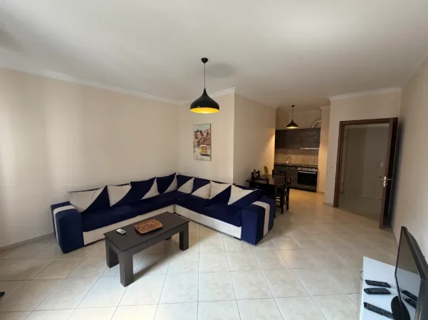 Tirane, jap me qera apartament 2+1+Ballkon Kati 5, 100 m² 550 € (Rruga Tom Plezha, pallati Big Pjata)