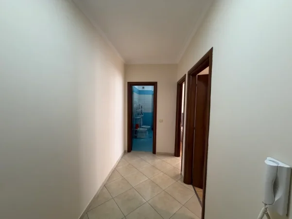 Tirane, jap me qera apartament 2+1+Ballkon Kati 5, 100 m² 550 € (Rruga Tom Plezha, pallati Big Pjata)