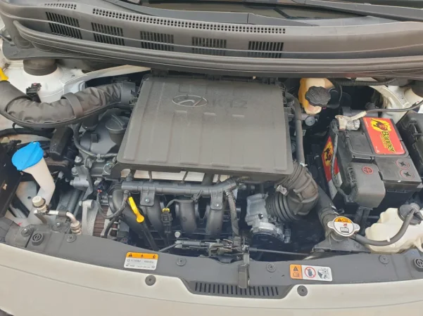 Zvicer, shes makine Hyundai i10 Benzin, e bardhë manuale Klima 99.000 km 6.200 €