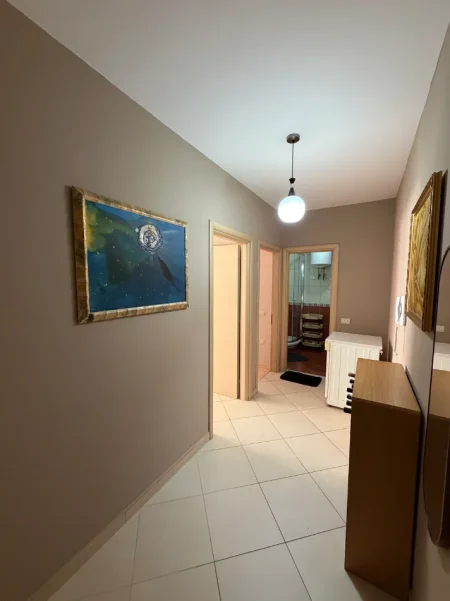 Tirane, jepet me qera apartament 1+1+Ballkon Kati 3, 71 m² 450 € (Pallati Ales)