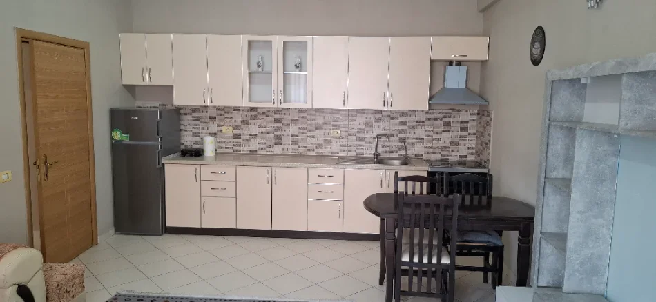 Tirane, jepet me qera apartament 2+1+Ballkon Kati 3, 106 m² 50.000 € (Rruga loni ligori Astir)