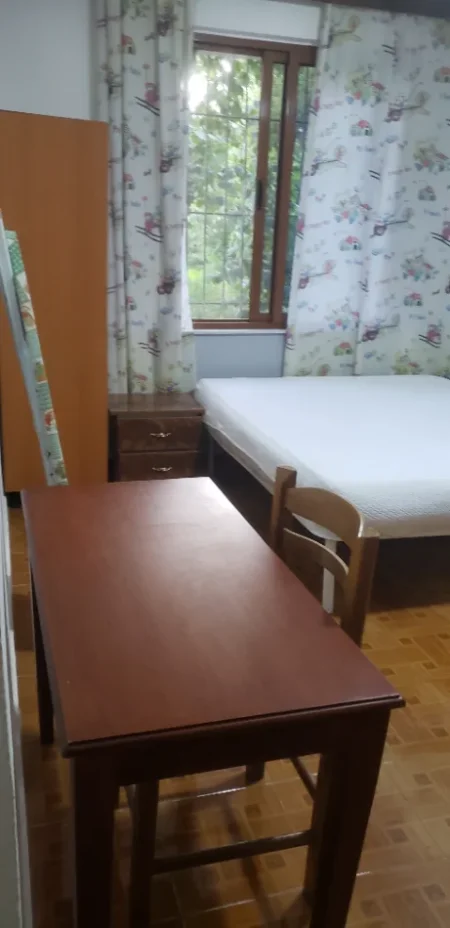 Tirane, jepet me qera apartament 2+1+Ballkon Kati 0, 72 m² 500 €, ish Tregu Elektrik