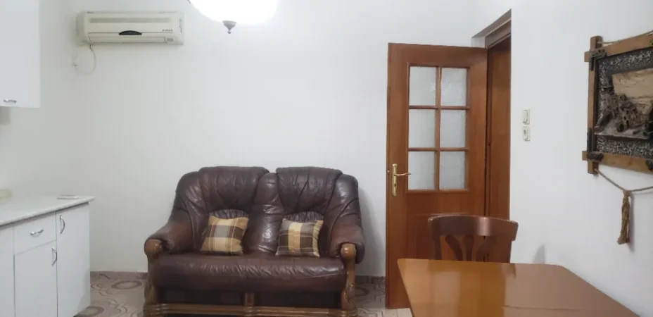 Tirane, jepet me qera apartament 2+1+Ballkon Kati 0, 72 m² 500 €, ish Tregu Elektrik