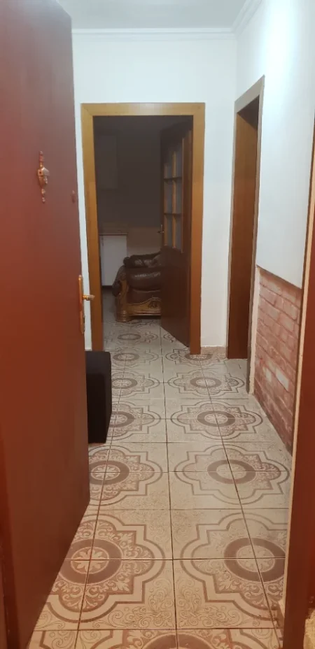 Tirane, jepet me qera apartament 2+1+Ballkon Kati 0, 72 m² 500 €, ish Tregu Elektrik