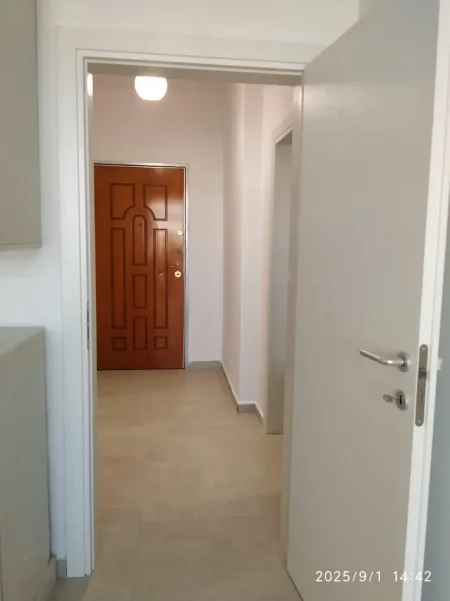 Tirane, jepet me qera apartament 2+1 Kati 2, 85 m² 500 € (KODRA E DIELLIT NGJITUR ME KOPESHTIN BOTANIK)