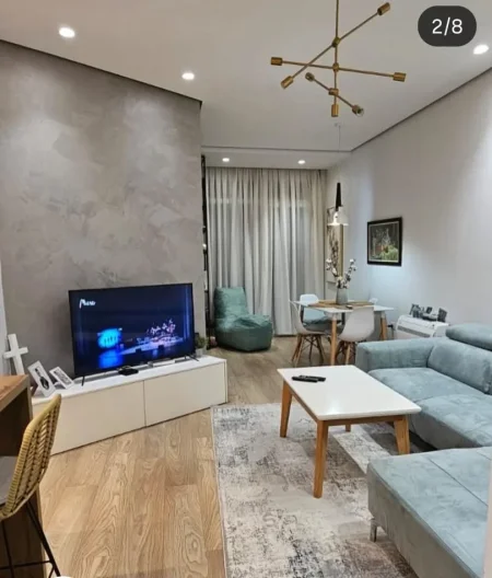 Tirane, jepet me qera apartament 1+1+Ballkon Kati 2, 67 m² 600 € (KOPESHTI BOTANIK PRANE XHAMISE)
