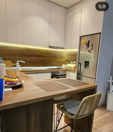 Tirane, jepet me qera apartament 1+1+Ballkon Kati 2, 67 m² 600 € (KOPESHTI BOTANIK PRANE XHAMISE)
