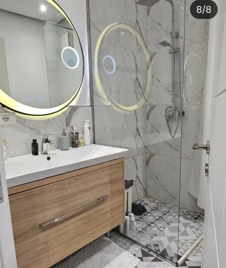 Tirane, jepet me qera apartament 1+1+Ballkon Kati 2, 67 m² 600 € (KOPESHTI BOTANIK PRANE XHAMISE)