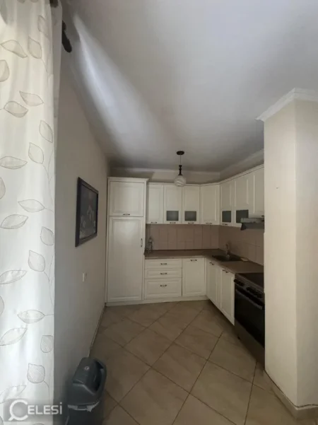 Tirane, jepet me qera apartament 2+1+Aneks+Ballkon Kati 3, 110 m² 650 € (RRUGA DON BOSKO PRANE DENTAL TURK)