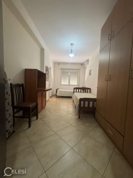 Tirane, jepet me qera apartament 2+1+Aneks+Ballkon Kati 3, 110 m² 650 € (RRUGA DON BOSKO PRANE DENTAL TURK)
