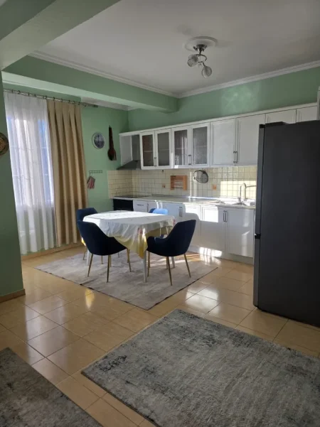 Tirane, jepet me qera apartament 2+1+Aneks+Ballkon Kati 2, 100 m² 650 € (ALI DEMI TREGU ELEKTRIK)