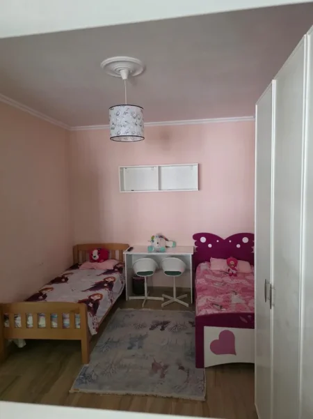Tirane, jepet me qera apartament 2+1+Aneks+Ballkon Kati 2, 100 m² 650 € (ALI DEMI TREGU ELEKTRIK)