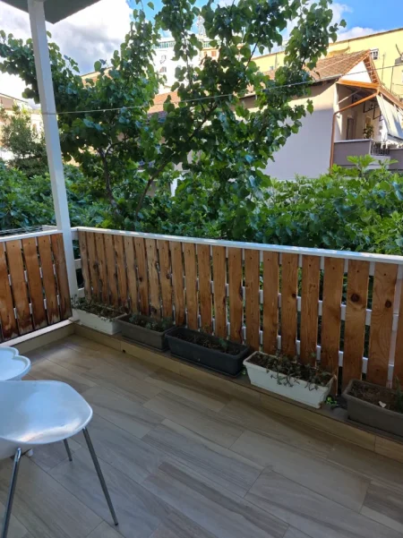 Tirane, jepet me qera apartament 2+1+Aneks+Ballkon Kati 2, 100 m² 650 € (ALI DEMI TREGU ELEKTRIK)