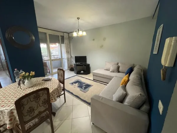Tirane, jepet me qera apartament 1+1+Ballkon Kati 2, 65 m² 500 € (RRUGA FORTUZI)