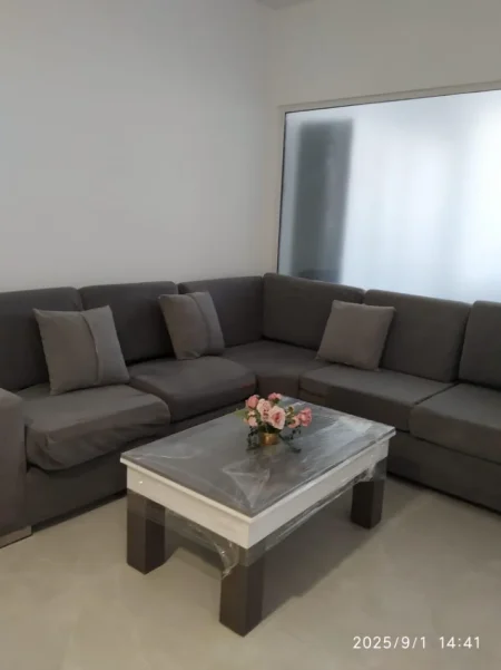 Tirane, jepet me qera apartament 2+1+Ballkon Kati 6, 100 m² 650 € (KRYQEZIMI 21 DHJETORI)
