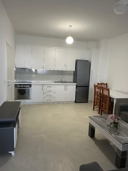 Tirane, jepet me qera apartament 2+1+Ballkon Kati 6, 100 m² 650 € (KRYQEZIMI 21 DHJETORI)