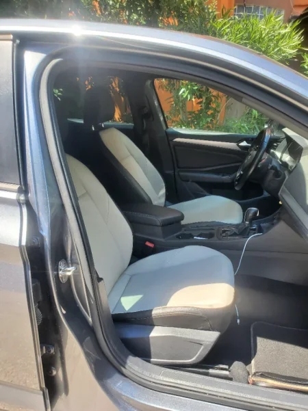 Tirane, shitet makine Passat jetta 1.4 Tsi R-line Benzin, gri e erret automatik Klima 102.000 km 10.000 €