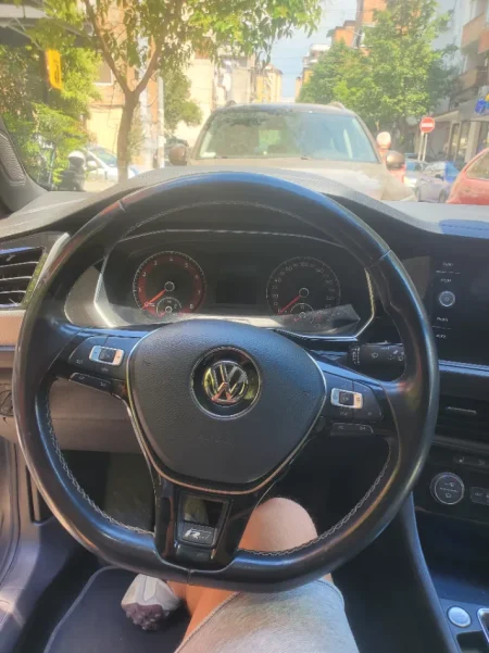 Tirane, shitet makine Passat jetta 1.4 Tsi R-line Benzin, gri e erret automatik Klima 102.000 km 10.000 €