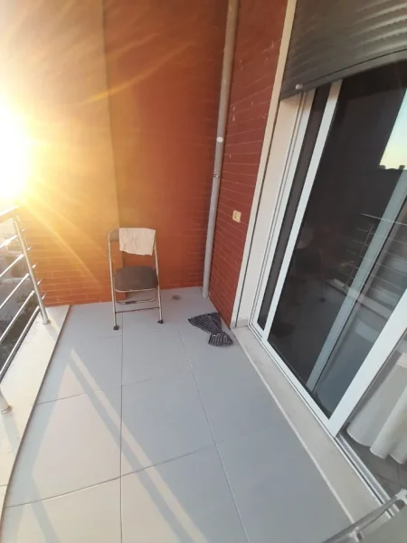 Tirane, jepet me qera Apartament 1+1+Ballkon, Kati 3, 70 m², Çmimi 45.000 Lekë të Reja, tek  Rruga DIBRËS, Tiranë)