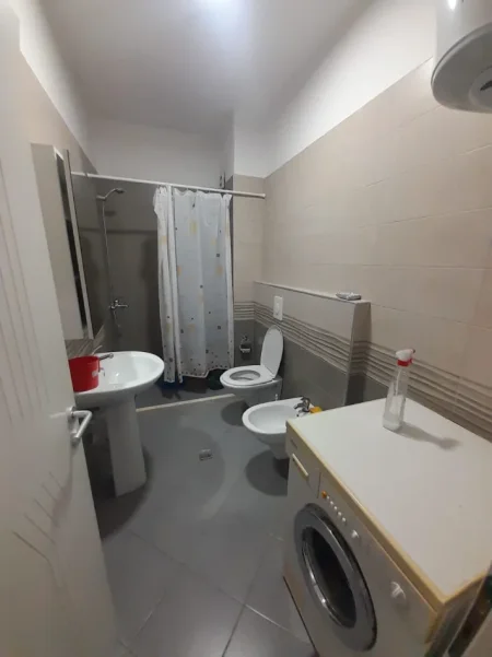 Tirane, jepet me qera Apartament 1+1+Ballkon, Kati 3, 70 m², Çmimi 45.000 Lekë të Reja, tek  Rruga DIBRËS, Tiranë)