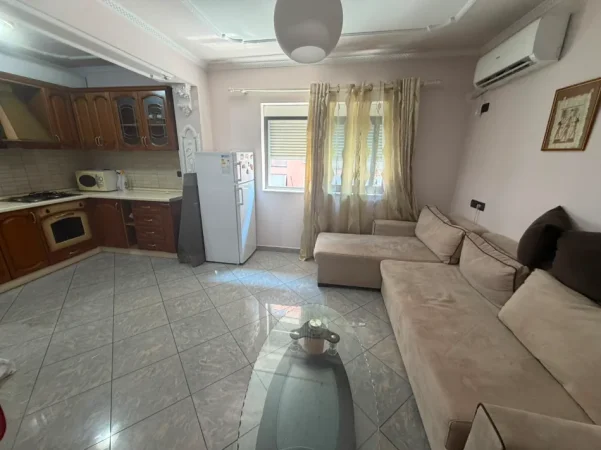 Tirane, jepet me qera apartament 1+1 Kati 5, 65 m² 470 € (Karburant Kastrati tek Myslym Shyri)