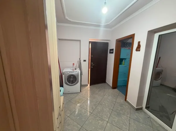 Tirane, jepet me qera apartament 1+1 Kati 5, 65 m² 470 € (Karburant Kastrati tek Myslym Shyri)