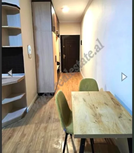 Tirane, jepet me qera apartament 1+1 Kati 2, 60 m² 500 € (Hotel Sokrati ne Rrugen Peti ,Liqeni i Thate)