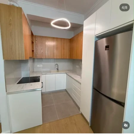 Tirane, jepet me qera apartament 2+1 Kati 2, 90 m² 700 € (Vila Dobi Rruga Peti tek Liqeni i Thate)