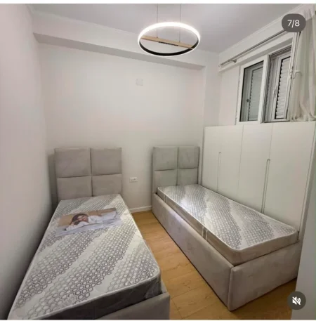 Tirane, jepet me qera apartament 2+1 Kati 2, 90 m² 700 € (Vila Dobi Rruga Peti tek Liqeni i Thate)