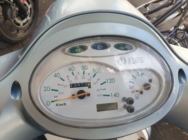 shes motor Sym Fddle , blu e hapur 13.000 km 2.200 €