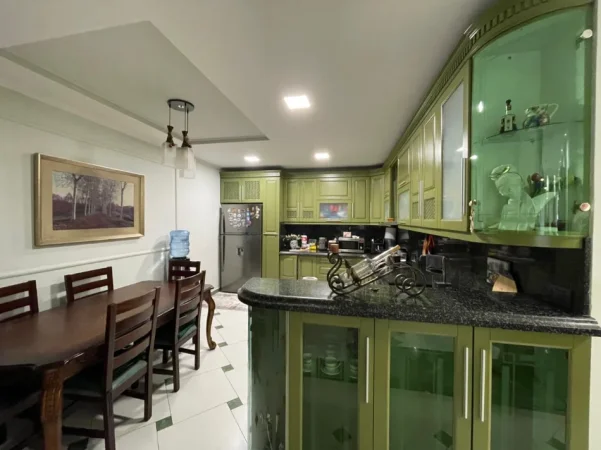 Tirane, jepet me qera apartament 3+1 , 167 m² 1.500 € (KOMPLEKSI DELIJORGJI)