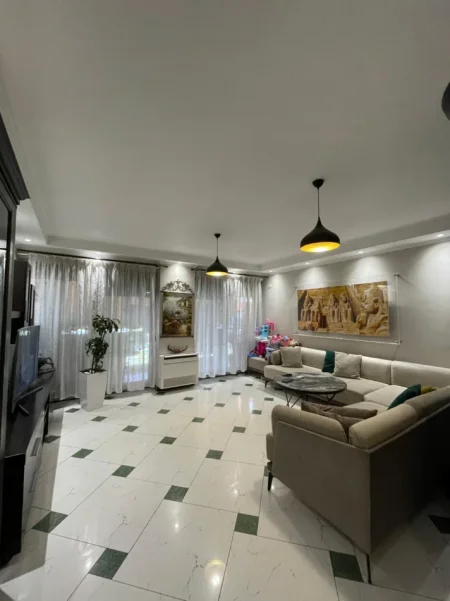 Tirane, jepet me qera apartament 3+1 , 167 m² 1.500 € (KOMPLEKSI DELIJORGJI)