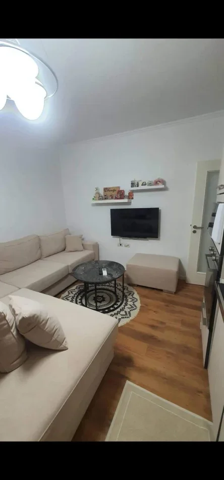 Tirane, jepet me qera apartament 2+1 Kati 2, 65 m² 500 € (Oxhaku)