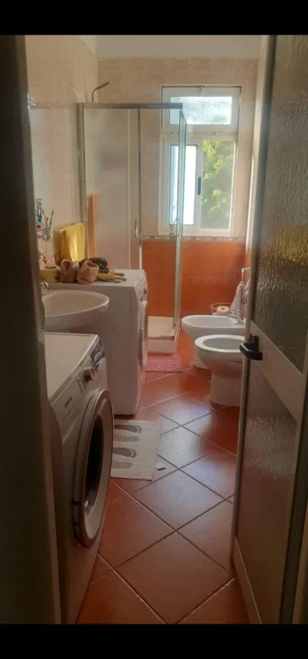 Tirane, jepet me qera apartament 2+1 Kati 2, 65 m² 500 € (Oxhaku)