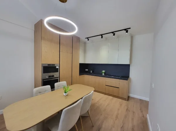 Tirane, jepet me qera apartament 2+1 Kati 9, 115 m² 1.250 € (Golden Tower tek Rr.Mine Peza)