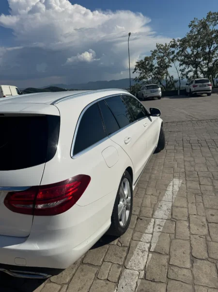 Tirane, shitet makine Mercedes benz Nafte, e bardhë automatik Kondicioner 376.100 km 9.500 €