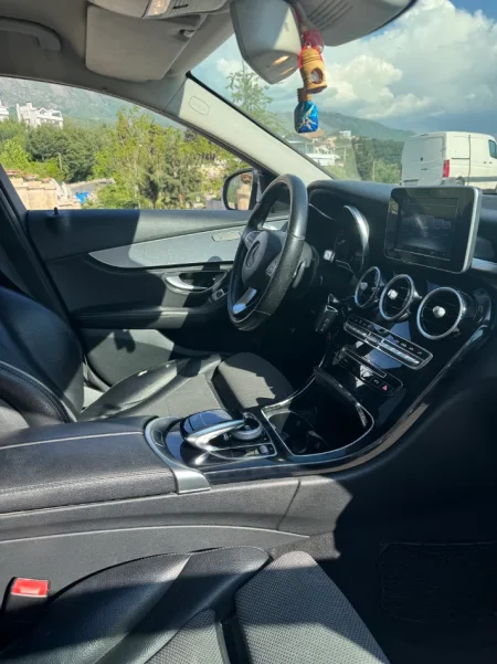 Tirane, shitet makine Mercedes benz Nafte, e bardhë automatik Kondicioner 376.100 km 9.500 €