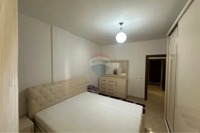 Tirane, jepet me qera apartament 1+1+Ballkon , 80 m² 600 € (Myslym shyri)