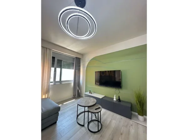 Shitet, Apartament 1+1, 21 Dhjetori, Tiranë 0696069906
