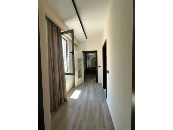 Shitet, Apartament 1+1, 21 Dhjetori, Tiranë 0696069906