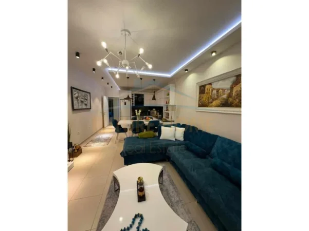 Shitet, Apartament 2+1+2, Unaza e Re. 0696069906