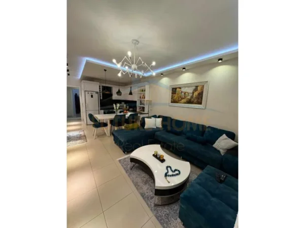 Shitet, Apartament 2+1+2, Unaza e Re. 0696069906