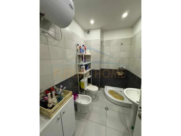 Shitet, Apartament 2+1+2, Unaza e Re. 0696069906