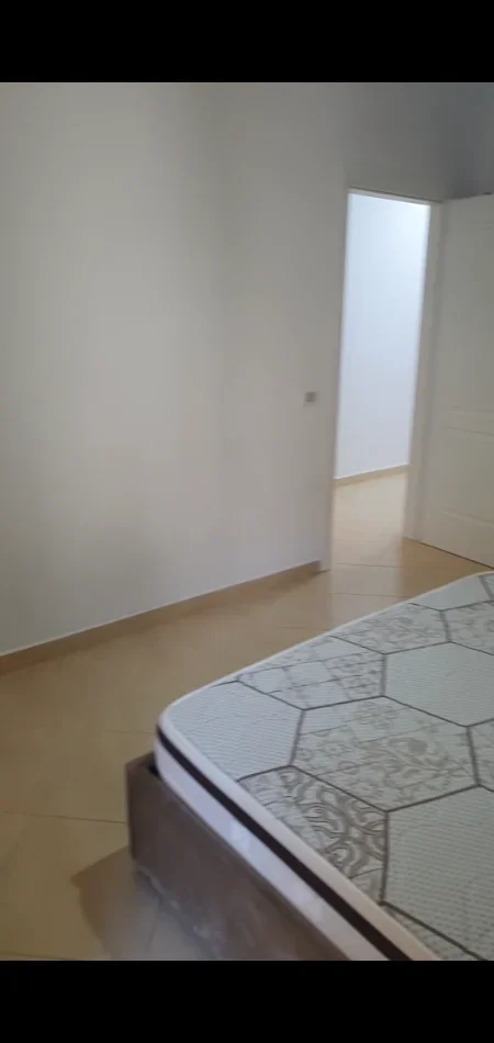 Shqiperi, jepet me qera apartament 1+1 Kati 4, 65 m² 500 € (Rruga Rrapo Hekali)