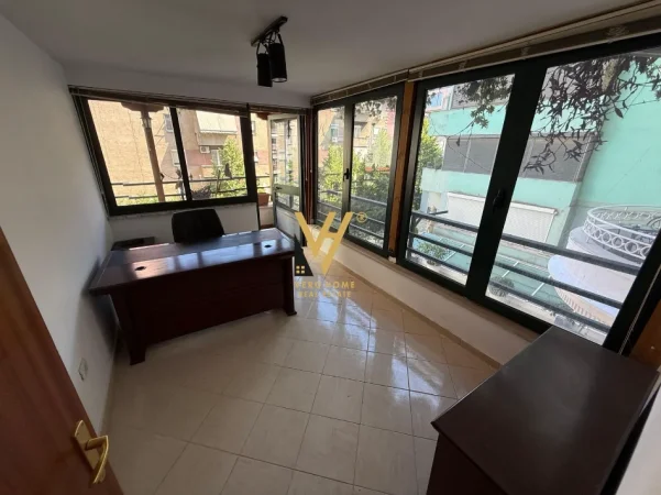 Tirane, jepet me qera zyre Kati 2, 125 m² 1.500 € (ISH BLLOK)